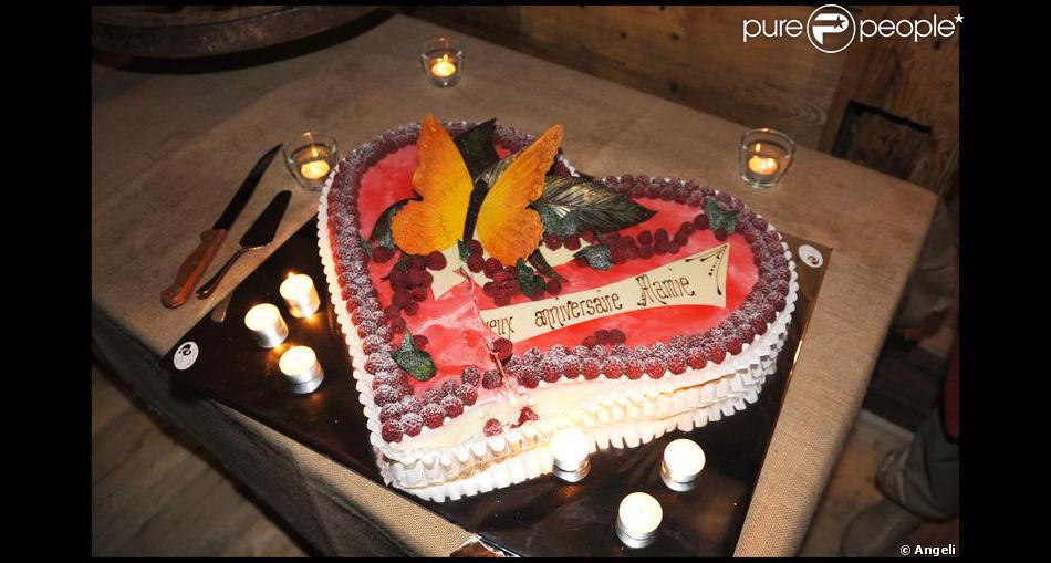 Le Gateau D Anniversaire D Eliette La Grand Mere De Laeticia Lors De La Soiree Suivant Le Bapteme De Joy A Gstaad Le 5 Juillet 09 Purepeople