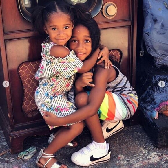 Megaa et sa petite soeur Amei, les deux enfants d'Omarion et son ex-compagne Apryl Jones. Juillet 2019.