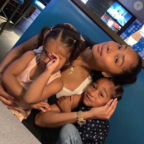 Apryl et ses deux enfants Megaa et Amei. Avril 2019.