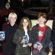  Robbie Coltrane, Rupert Grint, Emma Watson et Tom Felton - Lancement du DVD du film "Harry Potter à l'école des sorciers". Londres. Le 9 mai 2002. 