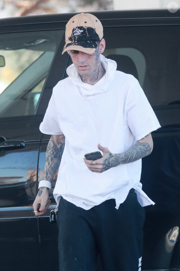 Exclusif - Aaron Carter est allé faire des courses dans une station essence à Los Angeles, le 18 novembre 2019