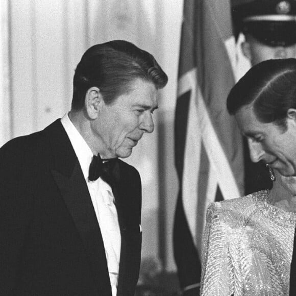 Diana, le prince Charles, Ronald et Nancy Reagan lors d'un dîner d'Etat à la Maison-Blanche en 1985.