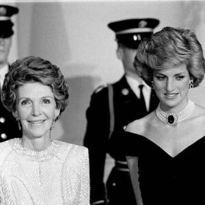 Diana et Nancy Reagan lors d'un dîner d'Etat à la Maison-Blanche en 1985.