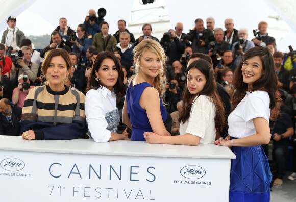 Marina Foïs, Leïla Bekhti, Gilles Lellouche, Virginie Efira, Noée Abita, Mélanie Doutey - Photocall du film "Le grand bain" au 71ème Festival International du Film de Cannes, le 13 mai 2018. © Borde / Jacovides / Moreau / Bestimage