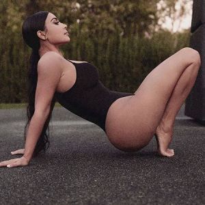 Kim Kardashian photographiée par Jackie Nickerson pour la marque Skims. Novembre 2019.