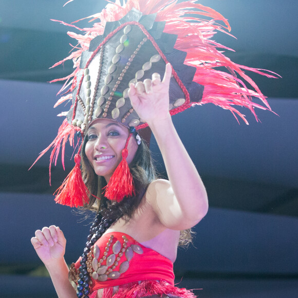 Vaimalama Chaves (Miss France 2019) défile lors de la soirée d'inauguration du 25éme Salon du Chocolat en faveur de la Fondation Children of Africa au Parc des Expositions de la Porte de Versailles à Paris le 29 octobre 2019. © Dominique Jacovides-Cyril Moreau/Bestimage