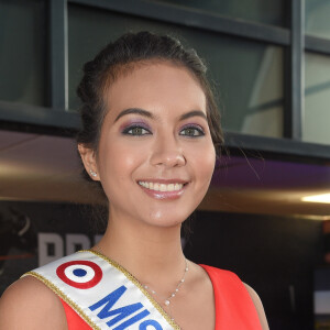 Vaimalama Chaves (Miss France 2019) pendant la séance de dédicaces et de selfies dans le grand hall de l'hippodrome lors du Grand Prix de France 2019 à l'hippodrome de Vincennes à Paris, France, le 10 février 2019. © Coadic Guirec/Bestimage