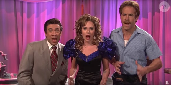 Scarlett Johansson et Ryan Reynolds dans l'émission "Saturday Night Live". Le 30 septembre 2013.