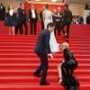 Niels Schneider, Virginie Efira (accident de lacets) - Montée des marches du film "Sibyl" lors du 72ème Festival International du Film de Cannes. Le 24 mai 2019 © Jacovides-Moreau / Bestimage