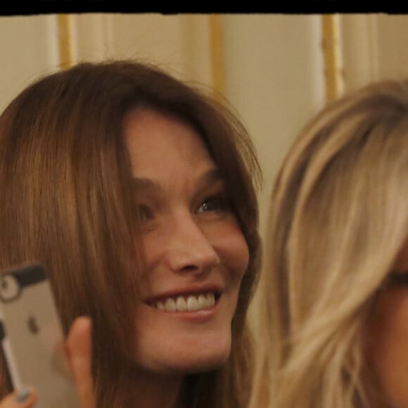 Exclusif - Carla Bruni-Sarkozy - Nicolas Sarkozy se voit décerner le 13e Prix Edgar Faure, lors d'une cérémonie organisée à la mairie du XVIème arrondissement. Paris le 12 novembre 2019. © Alain Guizard/Bestimage