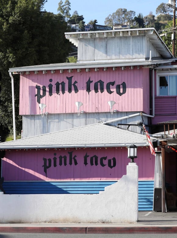 Illustration de l'enseigne "Pink Taco" appartenant à Harry Morton, retrouvé mort à son domicile à l'âge de 38 ans, ce samedi 23 novembre Los Angeles.
