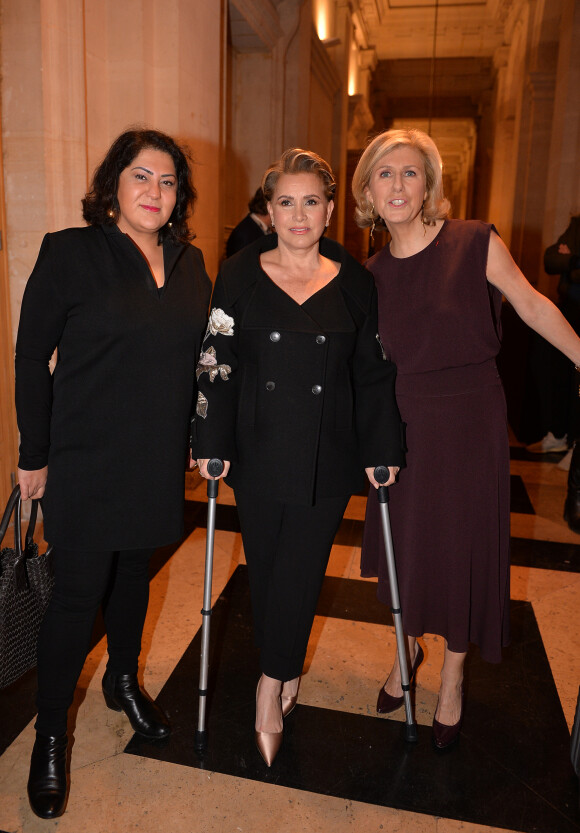 Chékéba Hachemi et La grande-duchesse Maria Teresa de Luxembourg (avec des béquilles) assistent à la soirée de remise du Prix de la femme d'Influence à Paris le 25 novembre 2019. © Veeren/Bestimage