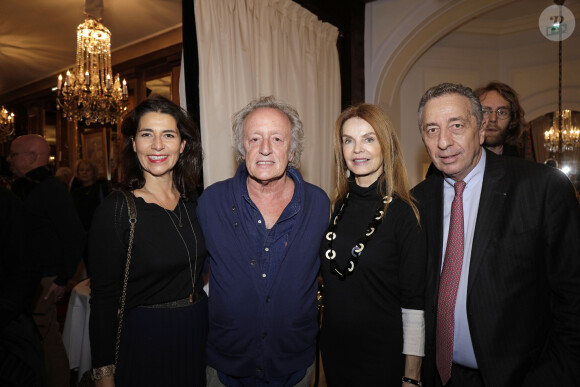 Exclusif - Didier Barbelivien avec son éditrice, Thomas Levet et Cyrielle Clair - Les célébrités assistent au 42ème "Cocktail des Ecrivains" organisé par le Cercle mbc au Fouquet's à Paris, le 27 novembre 2019.