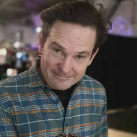 Henry Thomas : E.T. retrouve Elliott dans une pub de Noël nostalgique