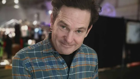 Henry Thomas : E.T. retrouve Elliott dans une pub de Noël nostalgique