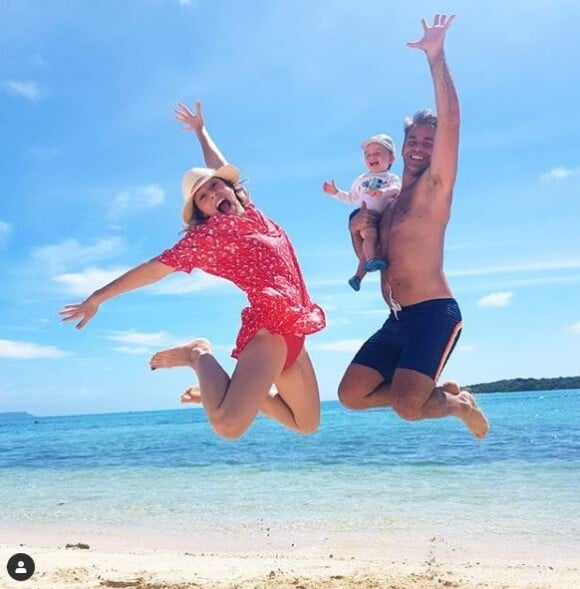 Shirley Bousquet, son compagnon Charles et leur fils Soren en vacances à l'Île Maurice. Le 27 novembre 2019.
