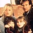 Robin Williams, Kirsten Dunst, Bonnie Hunt et Bradley Pierce dans le film "Jumanji"