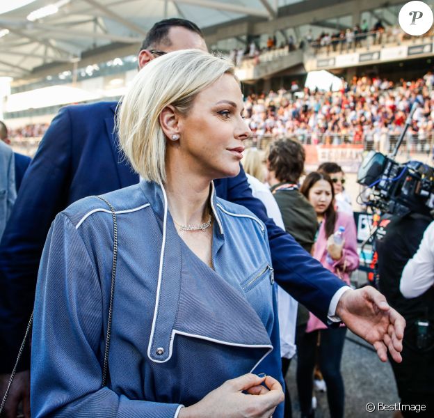 La princesse Charlène de Monaco assiste au Grand Prix de Formule 1 à Abu Dhabi sur le circuit Yas Marina, le 1er décembre 2019.