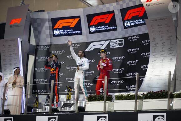 Lewis Hamilton remporte sa 11ème victoire de la saison en triomphant au Grand Prix de Formule 1 d'Abu Dhabi, le 1er décembre 2019. Il devance M. Verstappen (Red Bull) et C. Leclerc (Ferrari).