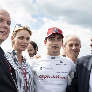 Charles Leclerc, le prince Albert et la princesse Charlene lors du Grand-Prix de Formule 1 sur le circuit Paul Ricard au Castellet, le 24 juin 2018. 