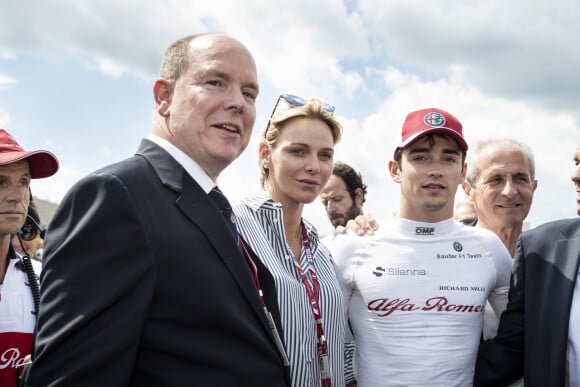 Charles Leclerc, le prince Albert et la princesse Charlene lors du Grand-Prix de Formule 1 sur le circuit Paul Ricard au Castellet, le 24 juin 2018. 