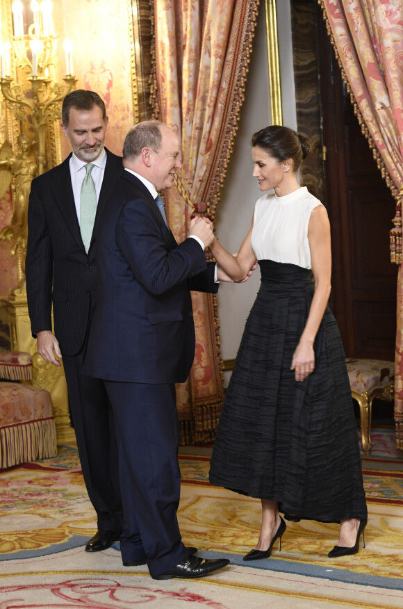Le prince Albert II de Monaco, le roi Felipe VI et la reine Letizia d'Espagne - Le roi Felipe VI et la reine Letizia d'Espagne donnent une réception à l'occasion de l'ouverture de la Cop25, conférence des Nations sur le changement climatique, au palais royal à Madrid, le 2 décembre 2019.