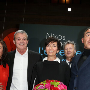 Patricia Houg, Laurence et Pierre Lemarchal (Parents de Grégory Lemarchal) et Nikos Aliagas - Vernissage de l'exposition "L'épreuve du Temps" de Nikos Aliagas au Palais Brongniart à Paris, le 16 janvier 2017. © Dominique Jacovides/Bestimages