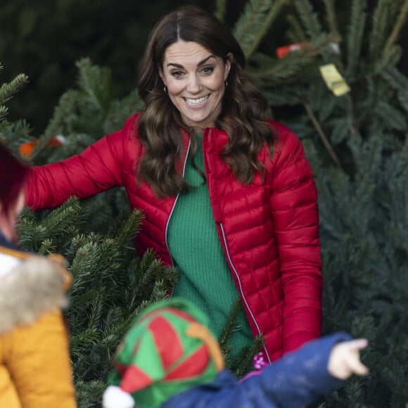 Kate Middleton a participé aux activités caritatives de Noël avec les familles et les enfants lors de sa visite à la "Peterley Manor Farm" à Buckinghamshire. Le 4 décembre 2019