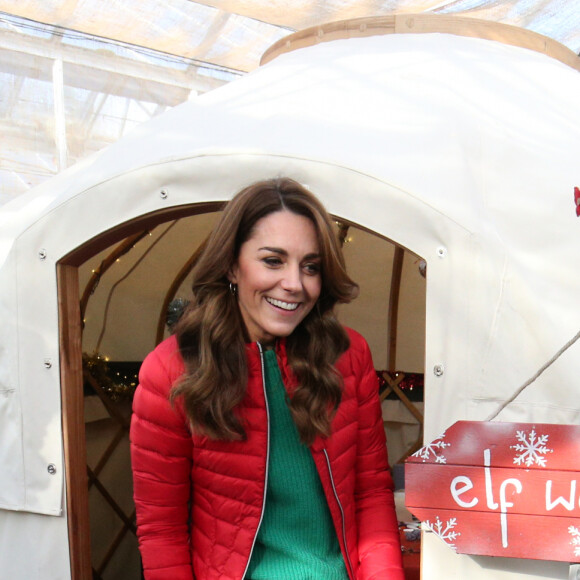 Kate Middleton a participé aux activités caritatives de Noël avec les familles et les enfants lors de sa visite à la "Peterley Manor Farm" à Buckinghamshire. Le 4 décembre 2019