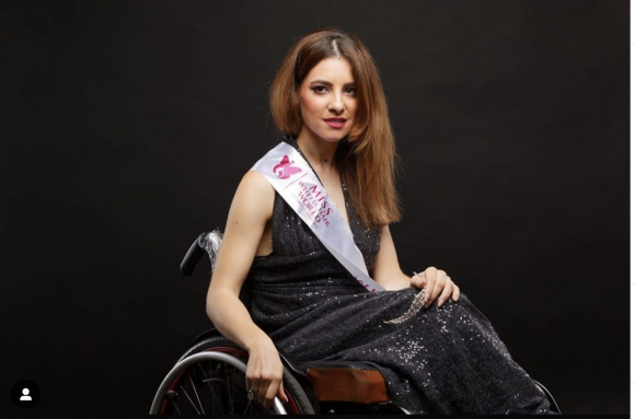 Nadjet Meskine, Miss Smile et Miss Monde en fauteil roulant - Instagram, 7 août 2019