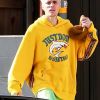 Justin Bieber se rend avec des amis à un studio de danse pour des répétitions à Los Angeles, le 9 décembre 2019