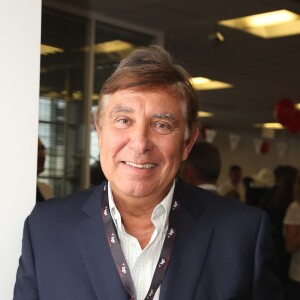 Charity Day BGC 2014 - Jean-Pierre Foucault - Courtier d'un jour pour encourager les clients à passer ce jour là le maximum d'ordres dans la salle des marchés d'Aurel BGC Rue Vivienne à Paris. Le 11 septembre 201
