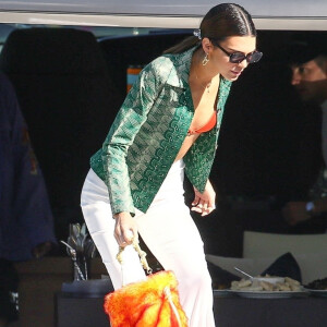 Kendall Jenner prend du bon temps sur le yacht de D.Grutamn, à l'occasion d'Art Basel, à Miami, le 6 décembre 2019. 06/12/2019 - Miami