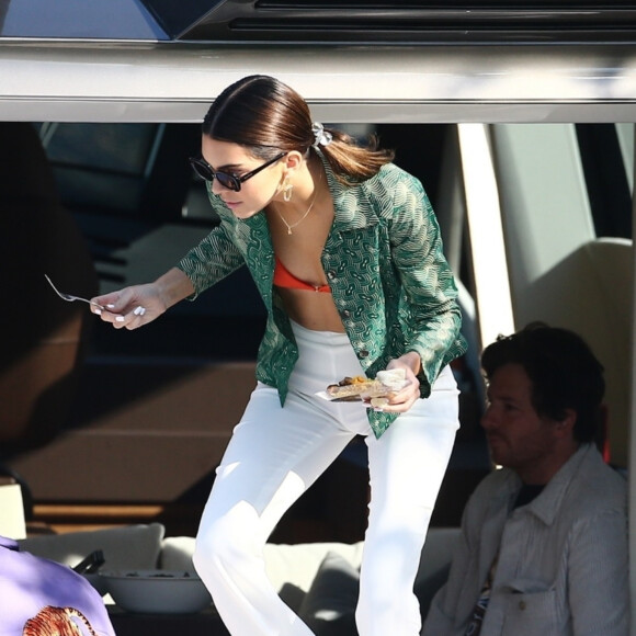 Kendall Jenner prend du bon temps sur le yacht de D.Grutamn, à l'occasion d'Art Basel, à Miami, le 6 décembre 2019. 06/12/2019 - Miami