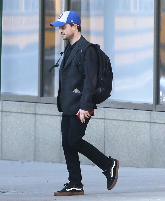 Exclusif - Daniel Radcliffe dans la rue à New York le 26 novembre 2019.