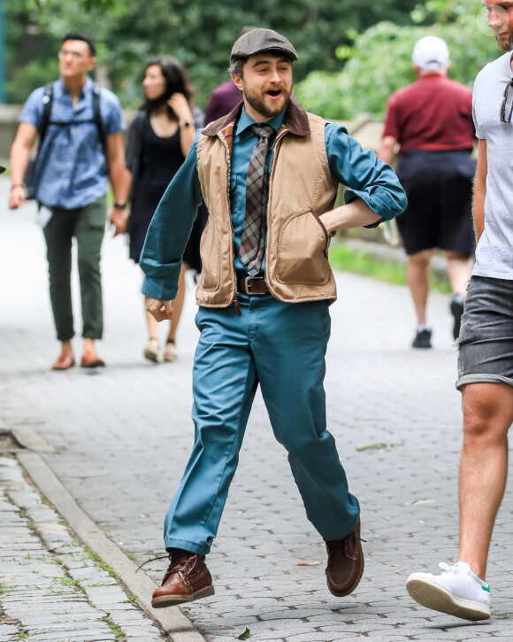 Exclusif - Daniel Radcliffe sur le tournage de "Unbreakable Kimmy Schmidt" à New York, le 8 juillet 2019.