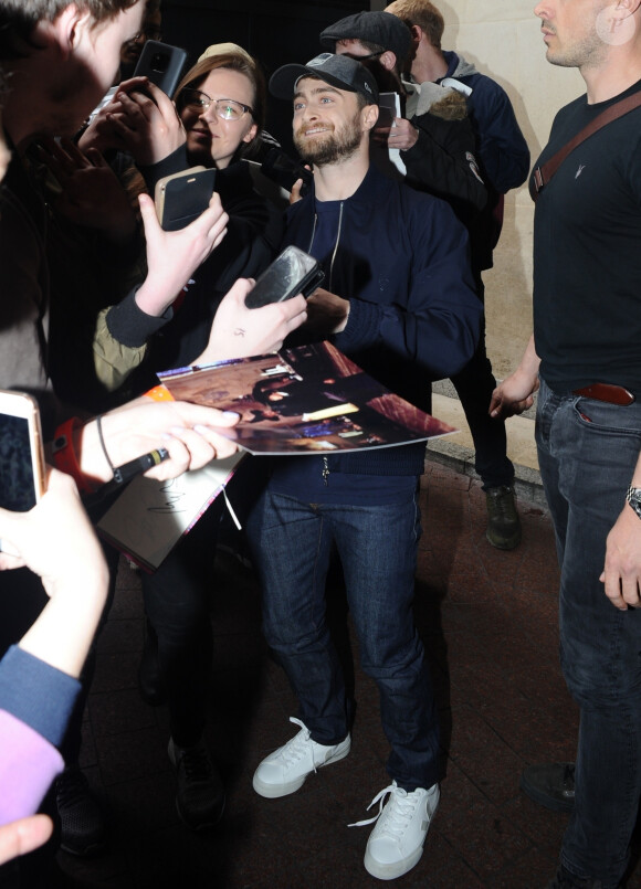 Daniel Radcliffe à la sortie de l'hôtel Soho à Londres. Le 24 avril 2019