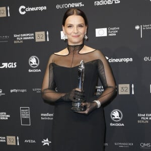 Juliette Binoche assiste aux European Film Awards 2019 à Berlin, le 7 décembre 2019.