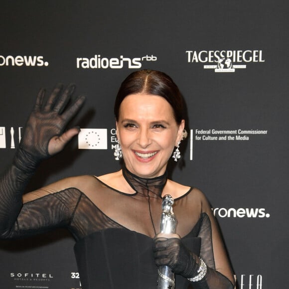 Juliette Binoche assiste aux European Film Awards 2019 à Berlin, le 7 décembre 2019.