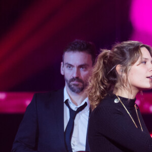 Julien Clerc et sa fille Vanille Clerc qui fait sa première apparition en public enceinte - Deuxième jour de la 33ème édition du Téléthon au Parc de la Villette à Paris le 7 décembre 2019. © Tiziano Da Silva/Bestimage