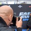 Vin Diesel photographie sa fille Similce lors de l'avant-première de 'Fast & Furious: Spy Racers' à Los Angeles, le 7 décembre 2019.