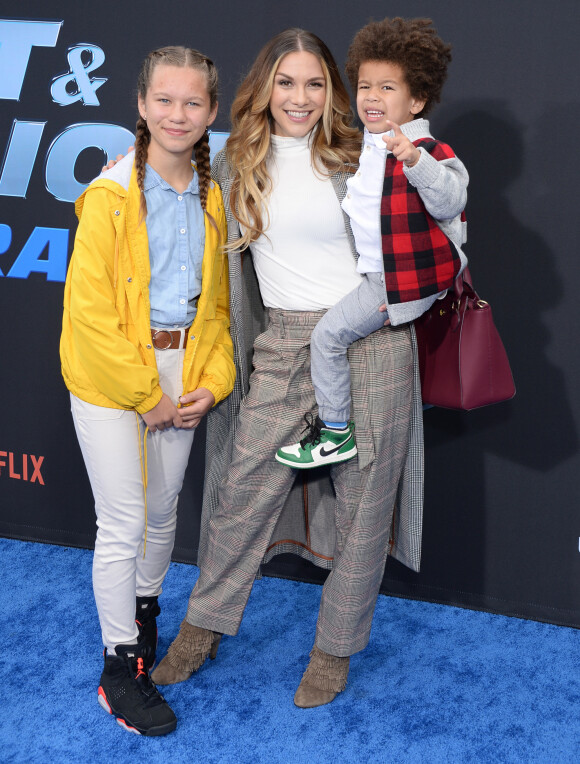 Allison Holker et ses deux enfants assistent à l'avant-première de 'Fast & Furious: Spy Racers' à Los Angeles, le 7 décembre 2019.