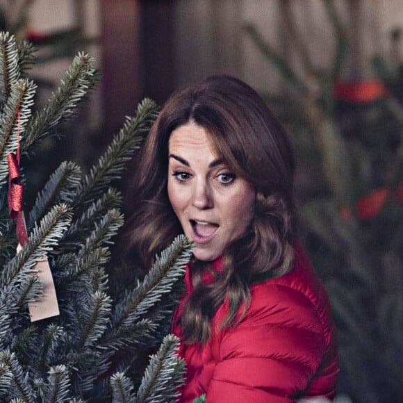 Kate Catherine Middleton, duchesse de Cambridge, a participé aux activités caritatives de Noël avec les familles et les enfants lors de sa visite à la "Peterley Manor Farm" à Buckinghamshire. Le 4 décembre 2019