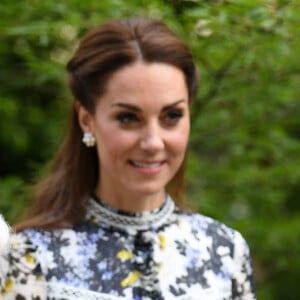 La reine Elisabeth II d'Angleterre, et Catherine (Kate) Middleton, duchesse de Cambridge,en visite au "Chelsea Flower Show 2019" à Londres, le 20 mai 2019.