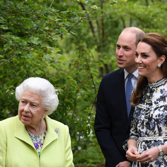 La reine Elisabeth II d'Angleterre, le prince William, duc de Cambridge, et Catherine (Kate) Middleton, duchesse de Cambridge, en visite au "Chelsea Flower Show 2019" à Londres, le 20 mai 2019.