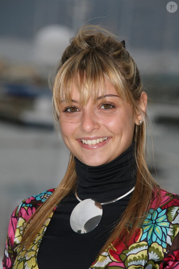 Archives - Priscilla Betti à Cannes le 8 avril 2008.