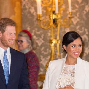 Meghan Markle (en robe brocard et manteau Amanda Wakely) avec le prince Harry - La famille royale d'Angleterre lors de la réception pour les 50 ans de l'investiture du prince de Galles au palais Buckingham à Londres. Le 5 mars 2019