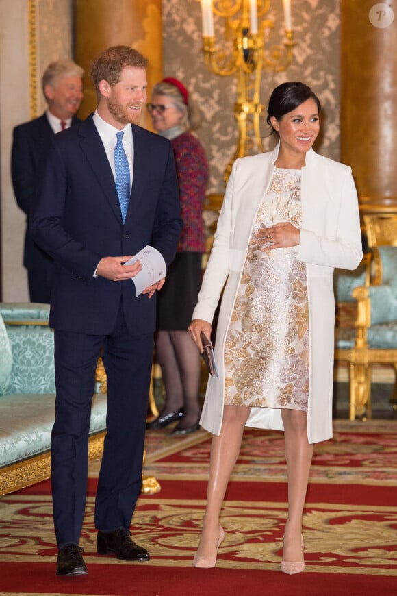 Meghan Markle (en robe brocard et manteau Amanda Wakely) avec le prince Harry - La famille royale d'Angleterre lors de la réception pour les 50 ans de l'investiture du prince de Galles au palais Buckingham à Londres. Le 5 mars 2019