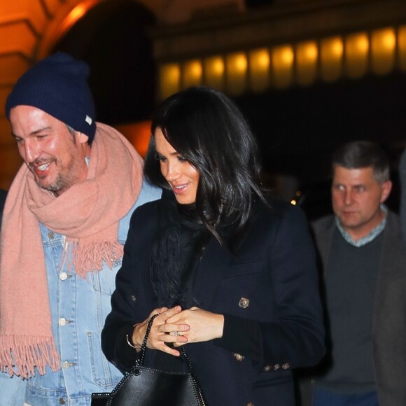 Meghan Markle (en manteau Victoria Beckham, bottes Tamara Mellon et sac Stella McCartney) et son ami Markus Anderson vont dîner au restaurant The Polo Bar dans le quartier de Upper East Side à New York, le 19 février 2019.