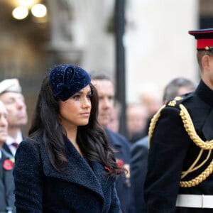 Meghan Markle (en manteau Sentaler et bottes Tamara Mellon) assistent au 91ème 'Remembrance Day', une cérémonie d'hommage à tous ceux qui sont battus pour la Grande-Bretagne, à Westminster Abbey, le 7 novembre 2019.